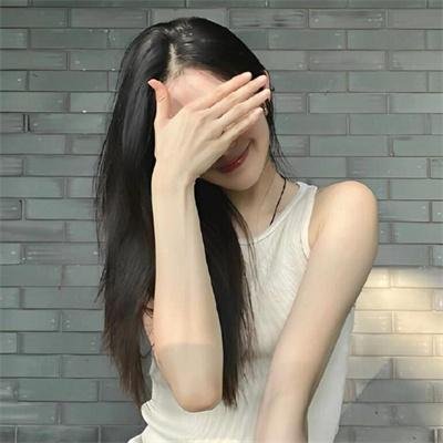 戴脚镣的女孩