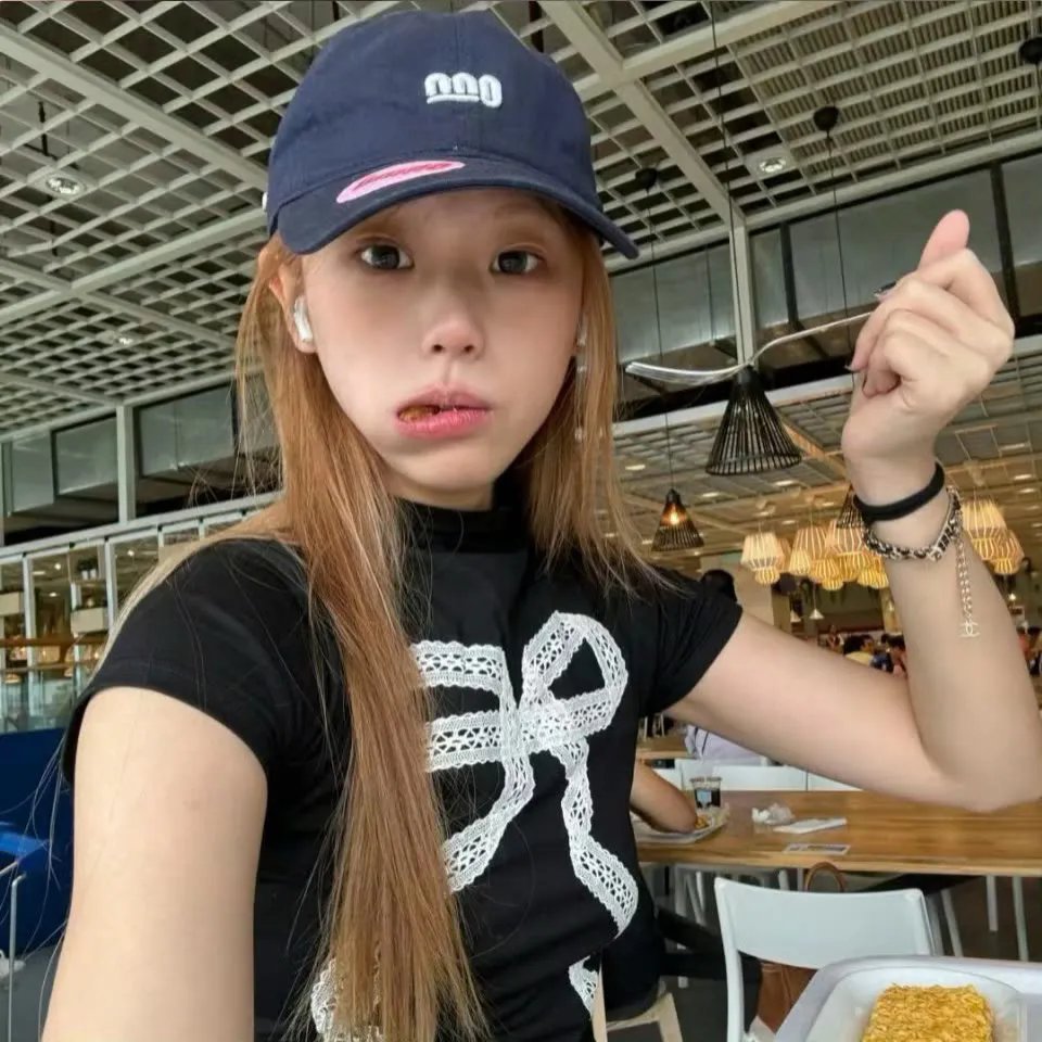 庭院里的女人